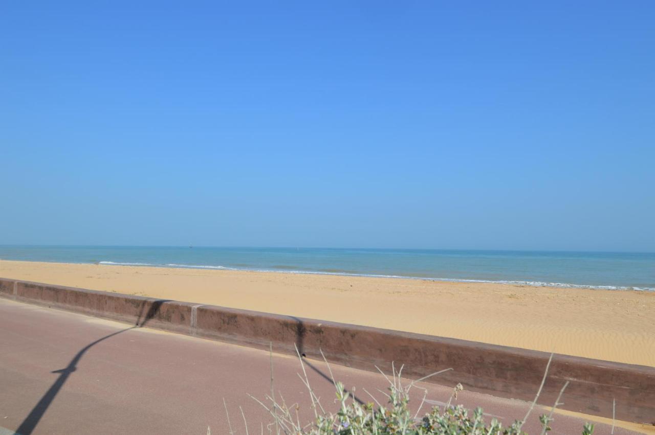 Appartement moderne avec terrasse à 500m de la mer Courseulles-sur-Mer Exterior foto